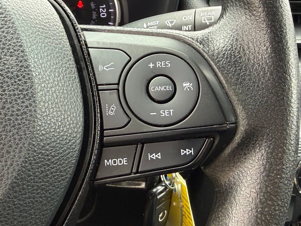 Used 2021 Toyota RAV4 LE image 21