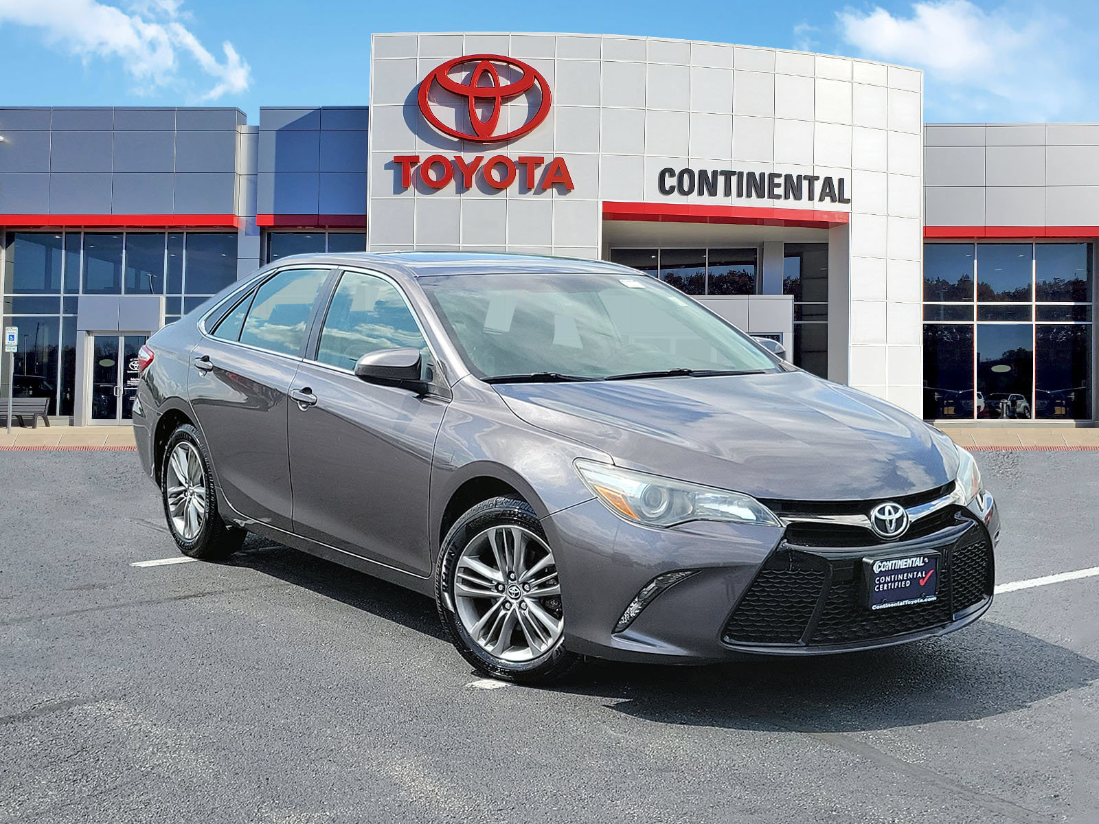 Used 2016 Toyota Camry SE FWD image 2