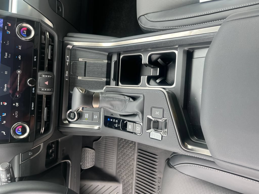 Used 2026 Lexus GX 550 w/ Accessory Package (2T) AWD/4WD image 26