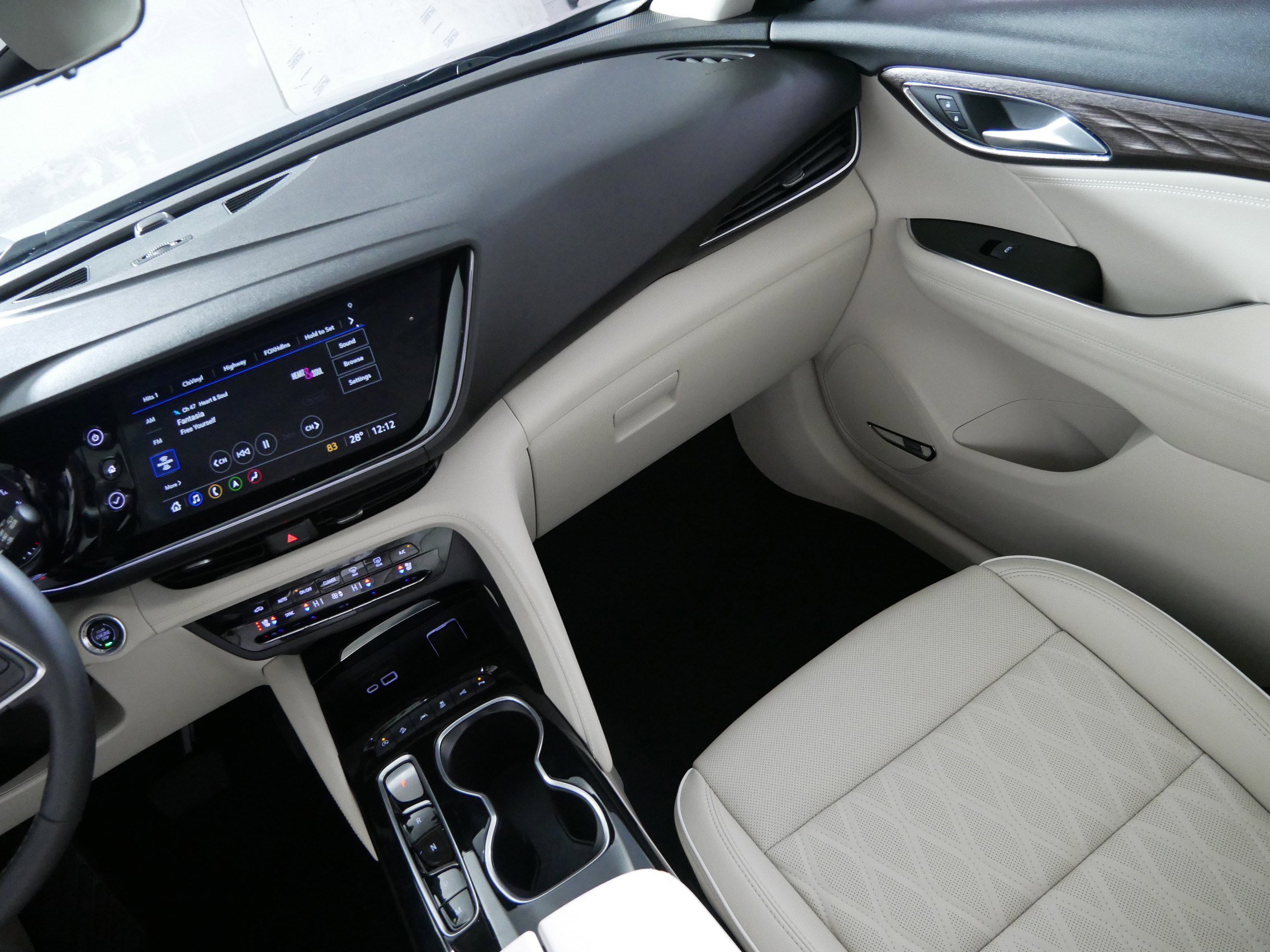 Used 2023 Buick Envision Avenir image 11