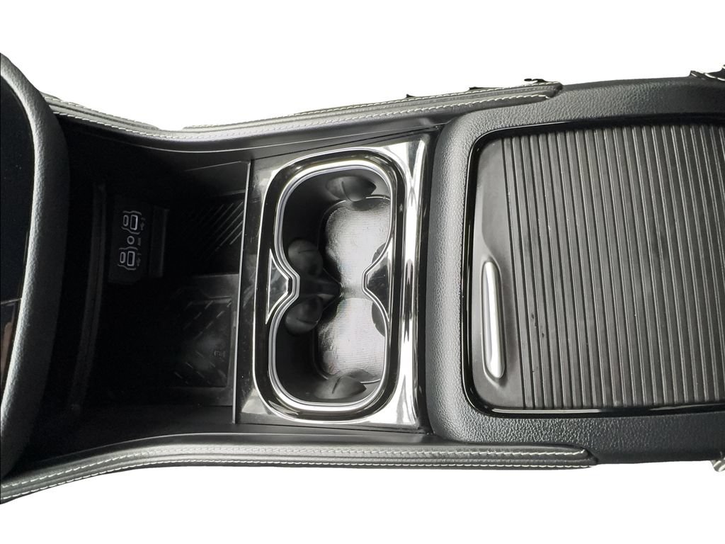 Used 2025 Chrysler Pacifica Limited FWD image 46