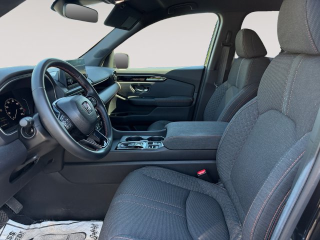 Used 2025 Honda Pilot Sport image 9