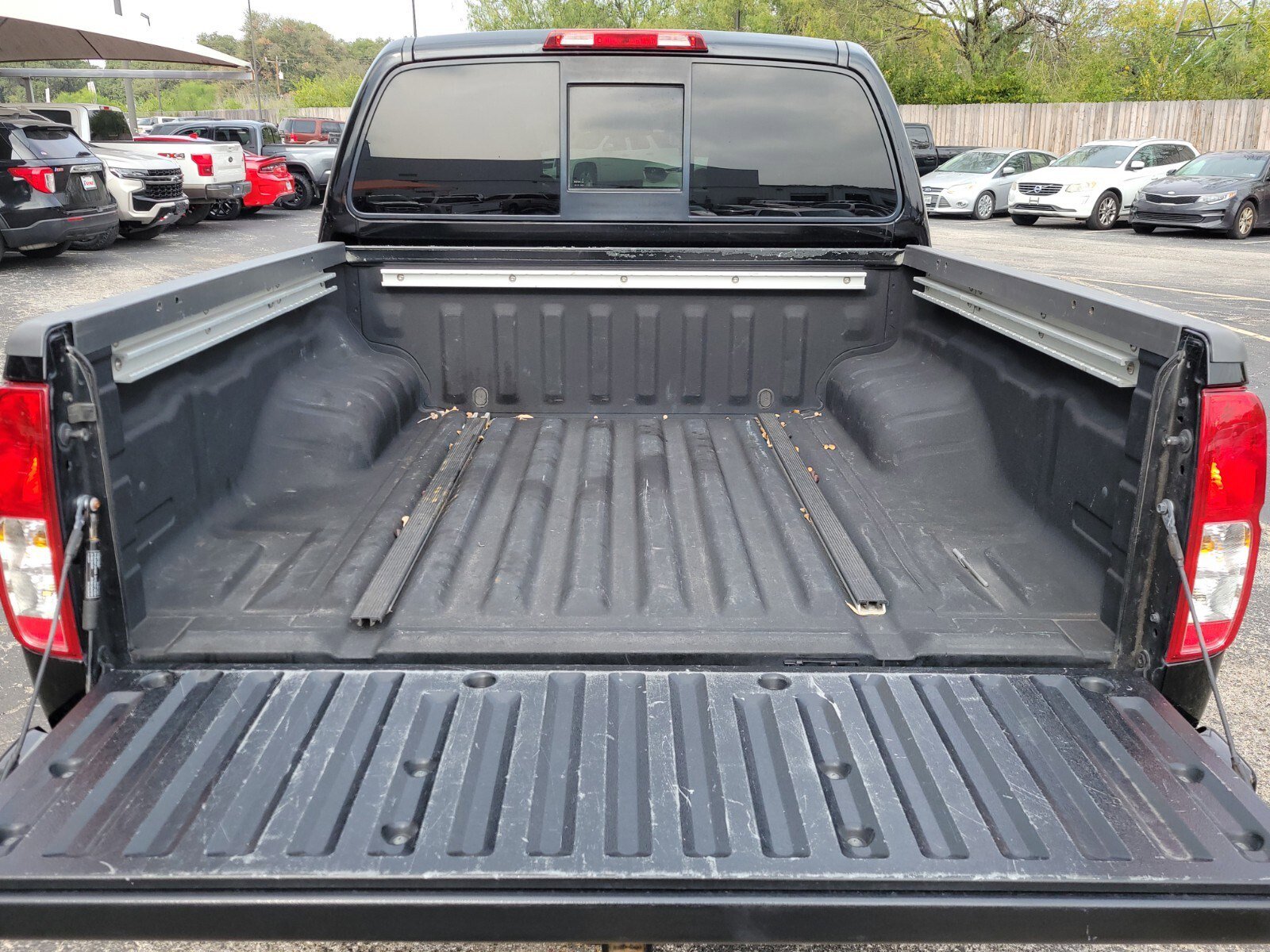 Used 2018 Nissan Frontier PRO-4X image 30
