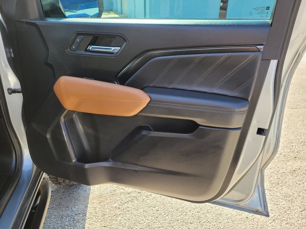 Used 2024 GMC Canyon AT4 w/ Technology Package AWD/4WD image 9
