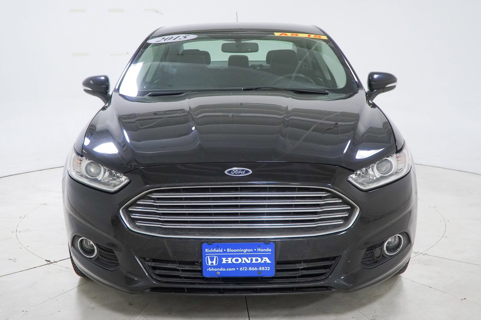 Used 2015 Ford Fusion SE w/ Equipment Group 202A image 2