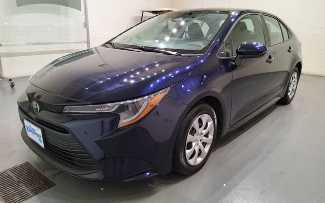 Used 2025 Toyota Corolla LE FWD image 3