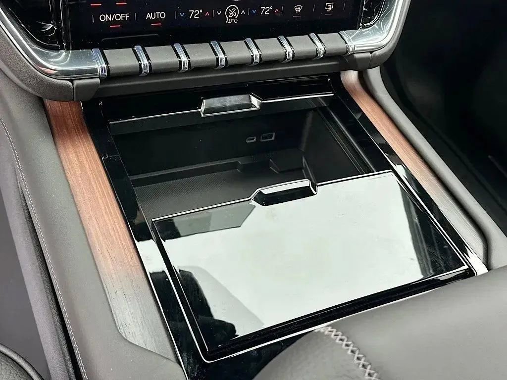 New 2026 GMC Yukon XL Denali w/ LPO, Floor Liner Package image 27