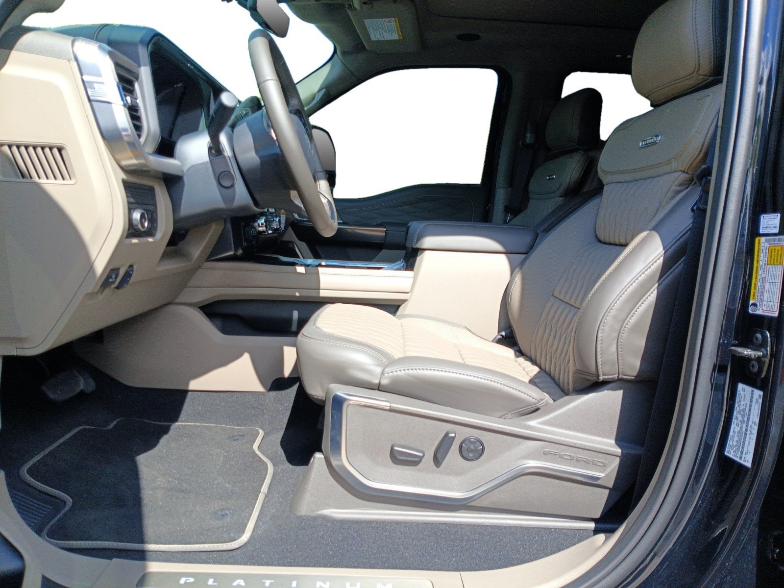 Used 2027 Ford F250 Platinum w/ Platinum Plus Package AWD/4WD image 9