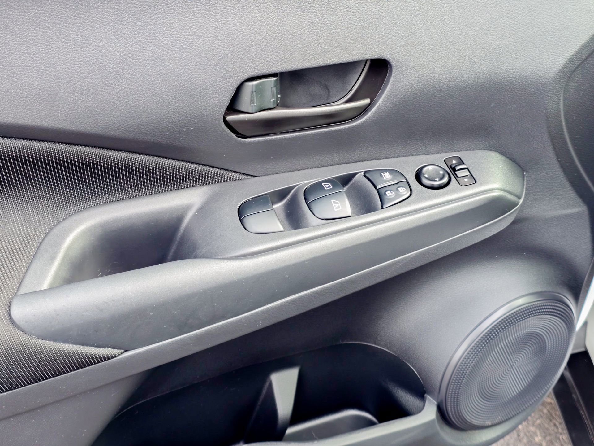 Used 2024 Nissan Kicks S image 9