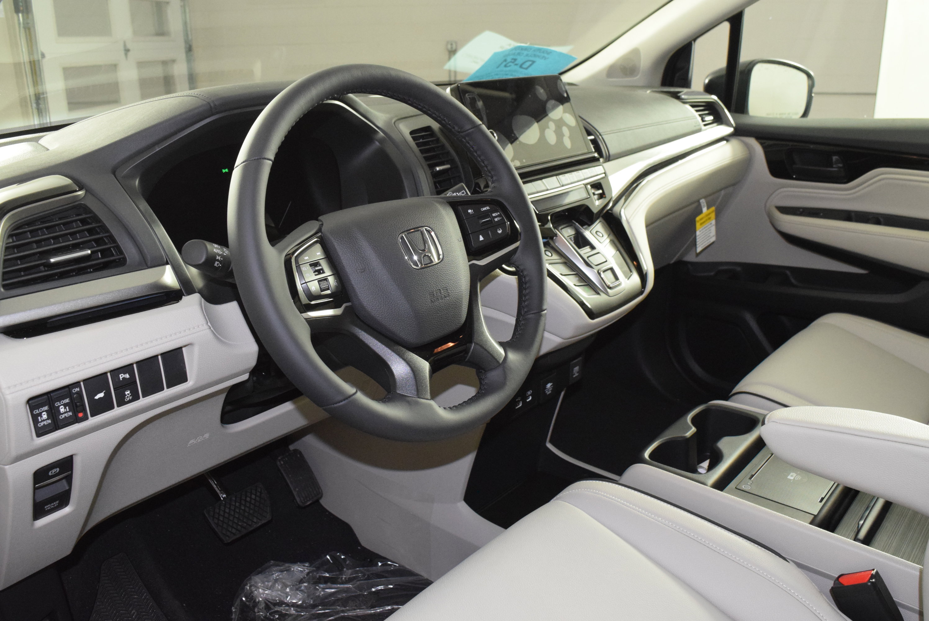 New 2026 Honda Odyssey Touring image 2