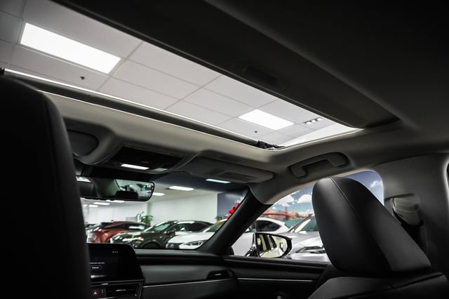Certified 2025 Lexus ES 300h w/ Premium Package FWD image 22