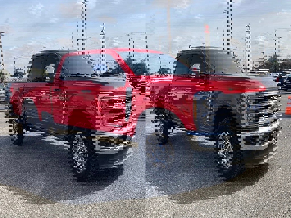 Used 2025 Ford F250 Lariat w/ Chrome Package image 3