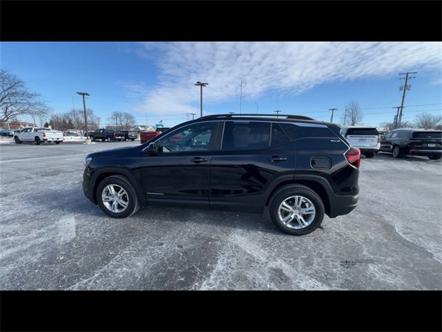 Certified 2023 GMC Terrain SLE w/ Driver Convenience Package image 5