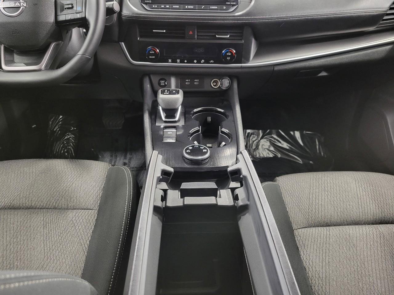 Used 2025 Nissan Rogue SV AWD/4WD image 18