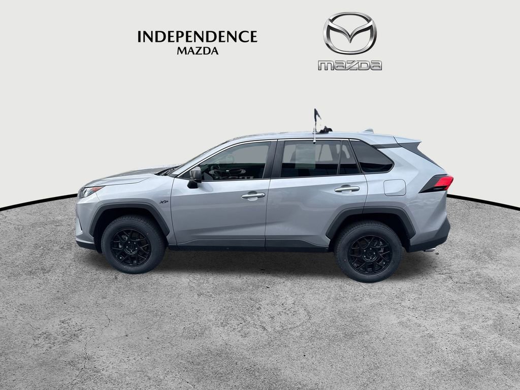 Used 2022 Toyota RAV4 LE image 6