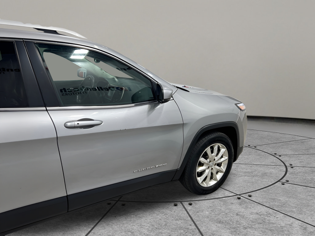 Used 2015 Jeep Cherokee Limited w/ Luxury Group AWD/4WD image 17