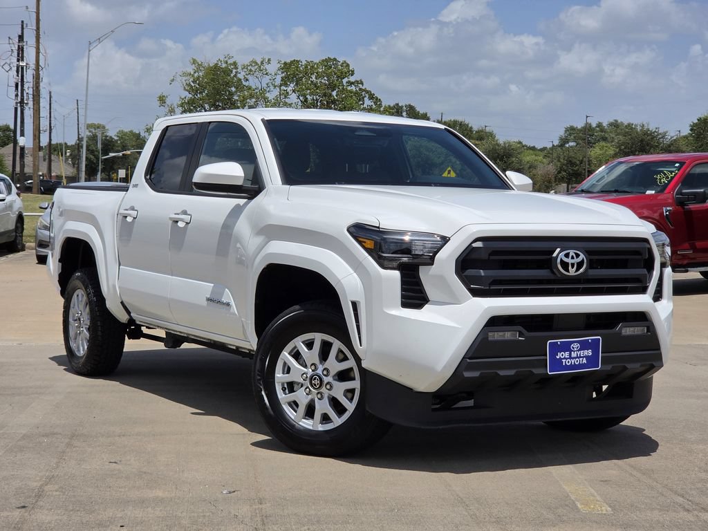 Used 2025 Toyota Tacoma SR5 AWD/4WD image 2
