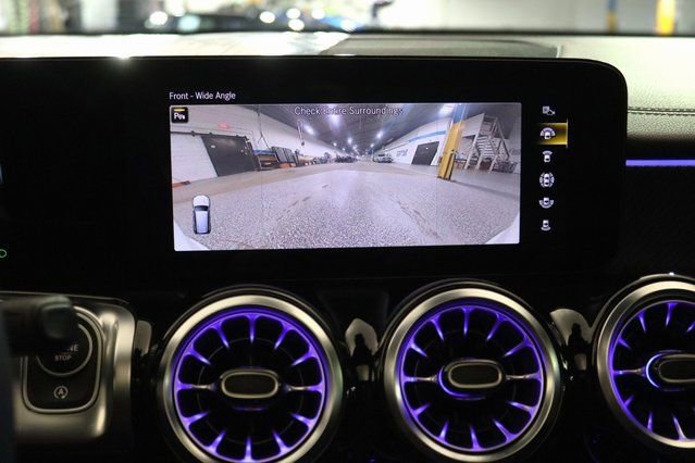 Used 2023 Mercedes-Benz GLB 250 4MATIC image 8