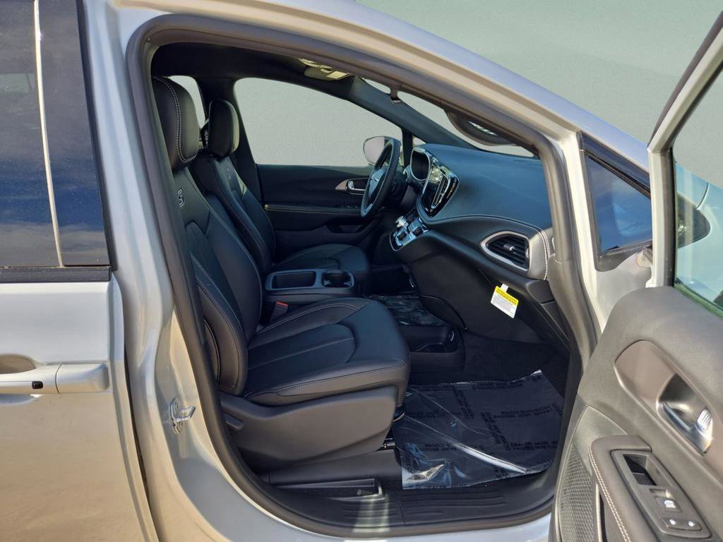 New 2026 Chrysler Pacifica Select w/ S Appearance Package FWD image 29