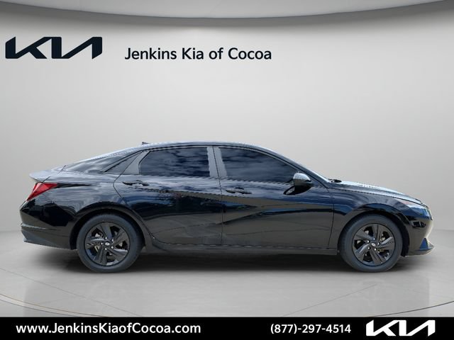 Used 2021 Hyundai Elantra SEL FWD image 3