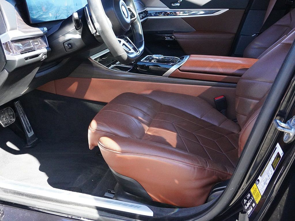 Used 2023 BMW 760i xDrive image 26