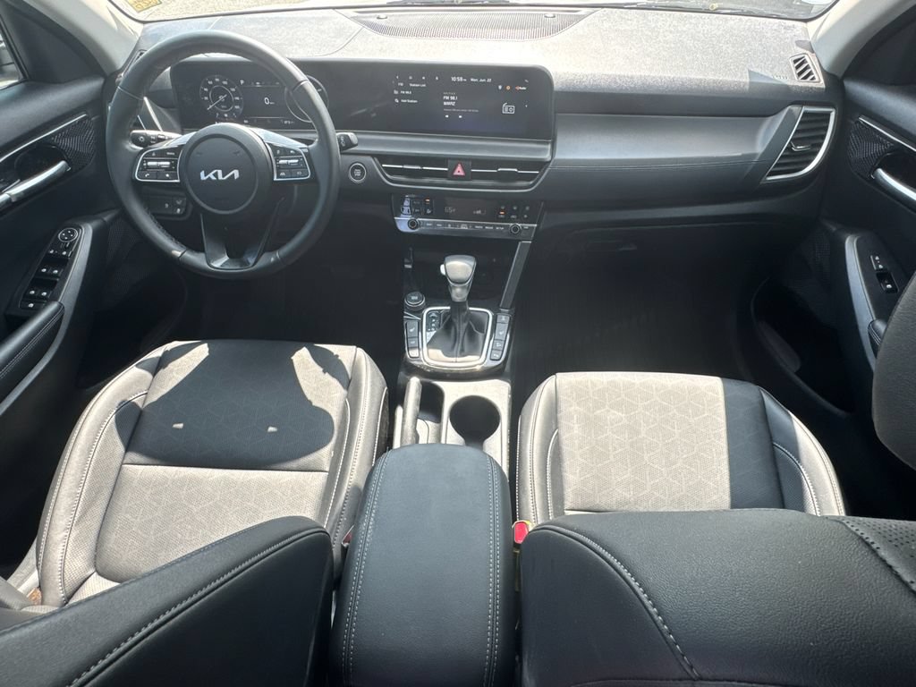 Certified 2025 Kia Seltos EX w/ EX Sunroof Package AWD/4WD image 23