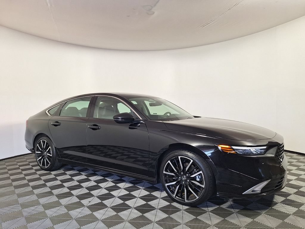 Used 2023 Honda Accord Touring image 3