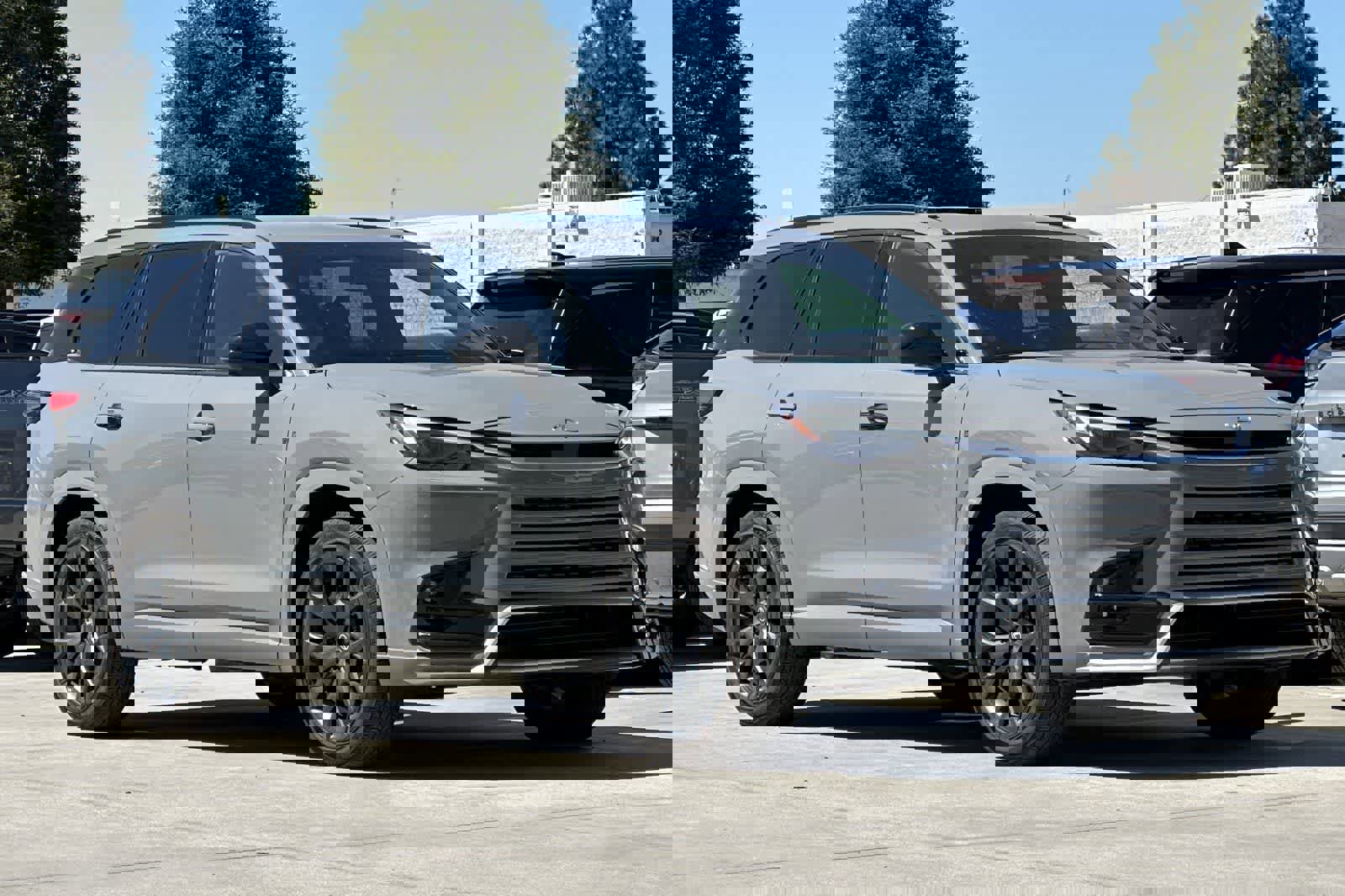 Used 2026 Lexus TX 500h AWD w/ Technology Package image 10