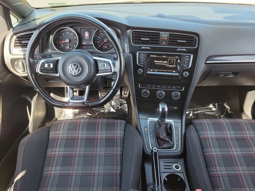 Used 2015 Volkswagen Golf 4-Door FWD image 4