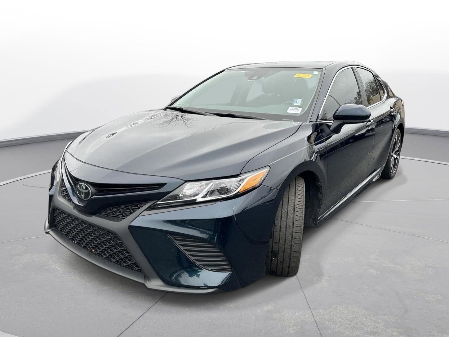 Certified 2020 Toyota Camry SE image 2