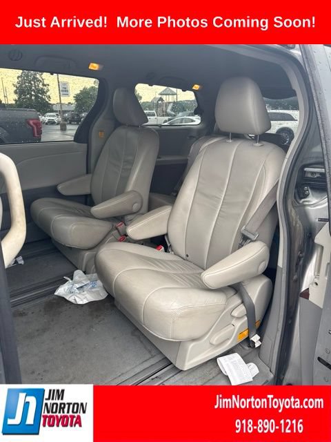 Used 2011 Toyota Sienna XLE FWD image 7