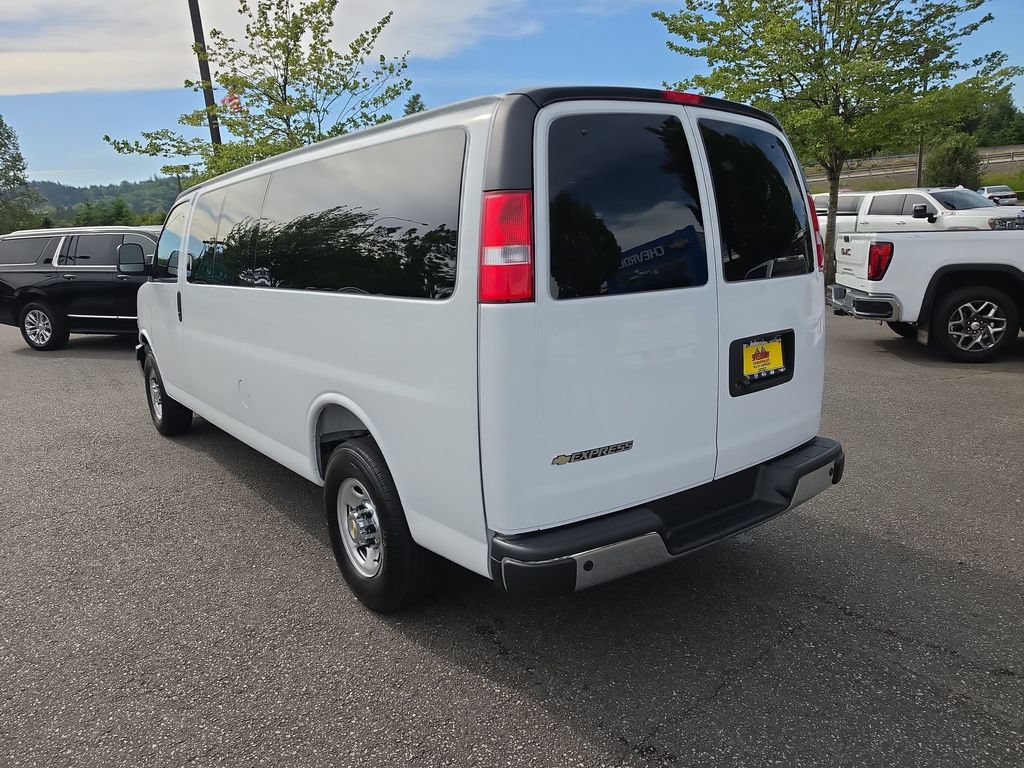 Certified 2025 Chevrolet Express 3500 LT w/ LT Preferred Equipment Group RWD image 4