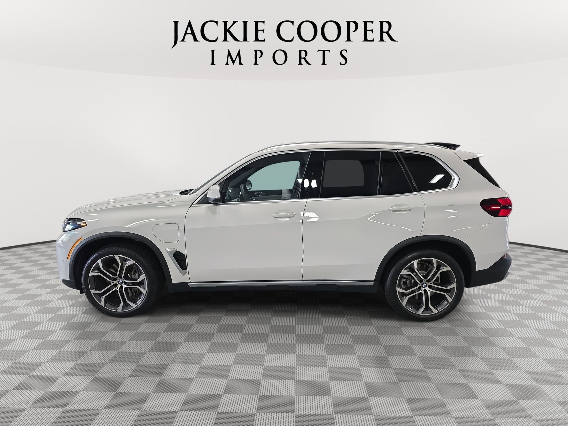 Used 2026 BMW X5 xDrive50e w/ Climate Comfort Package image 8