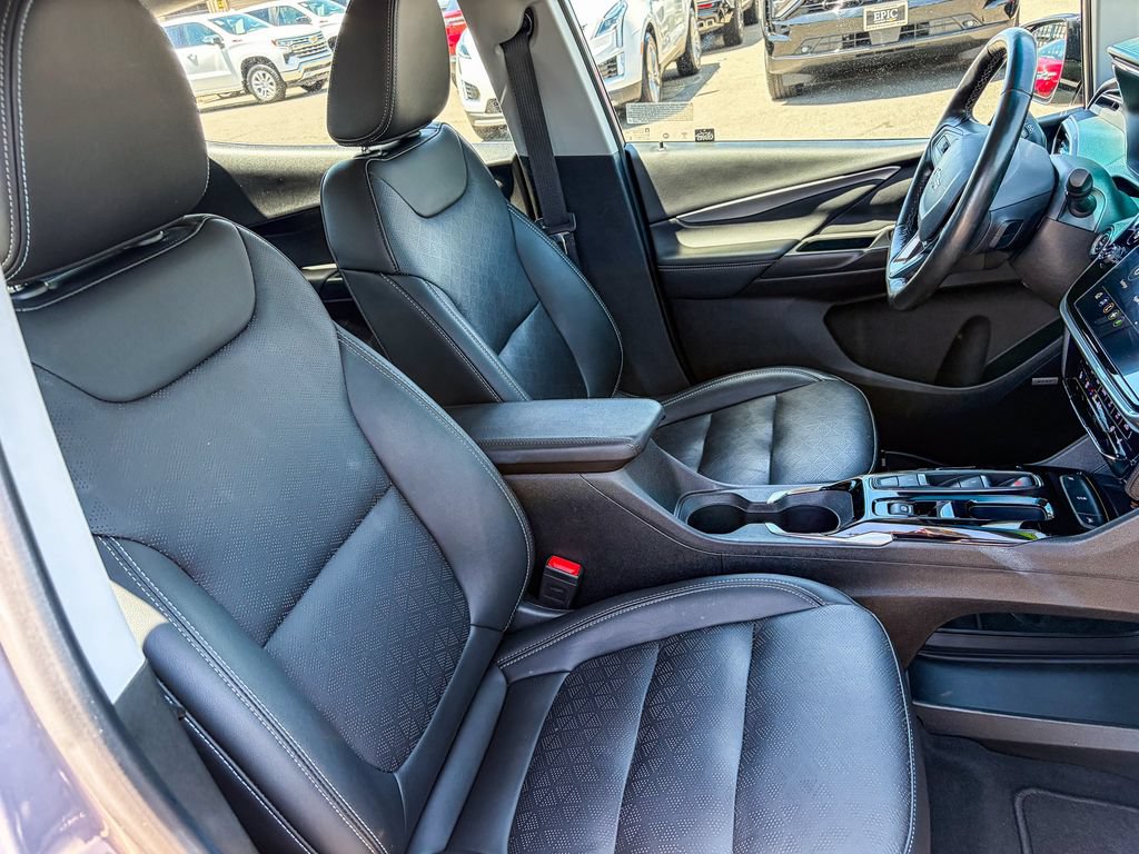 Used 2023 Chevrolet Bolt LT w/ Infotainment Package FWD image 34