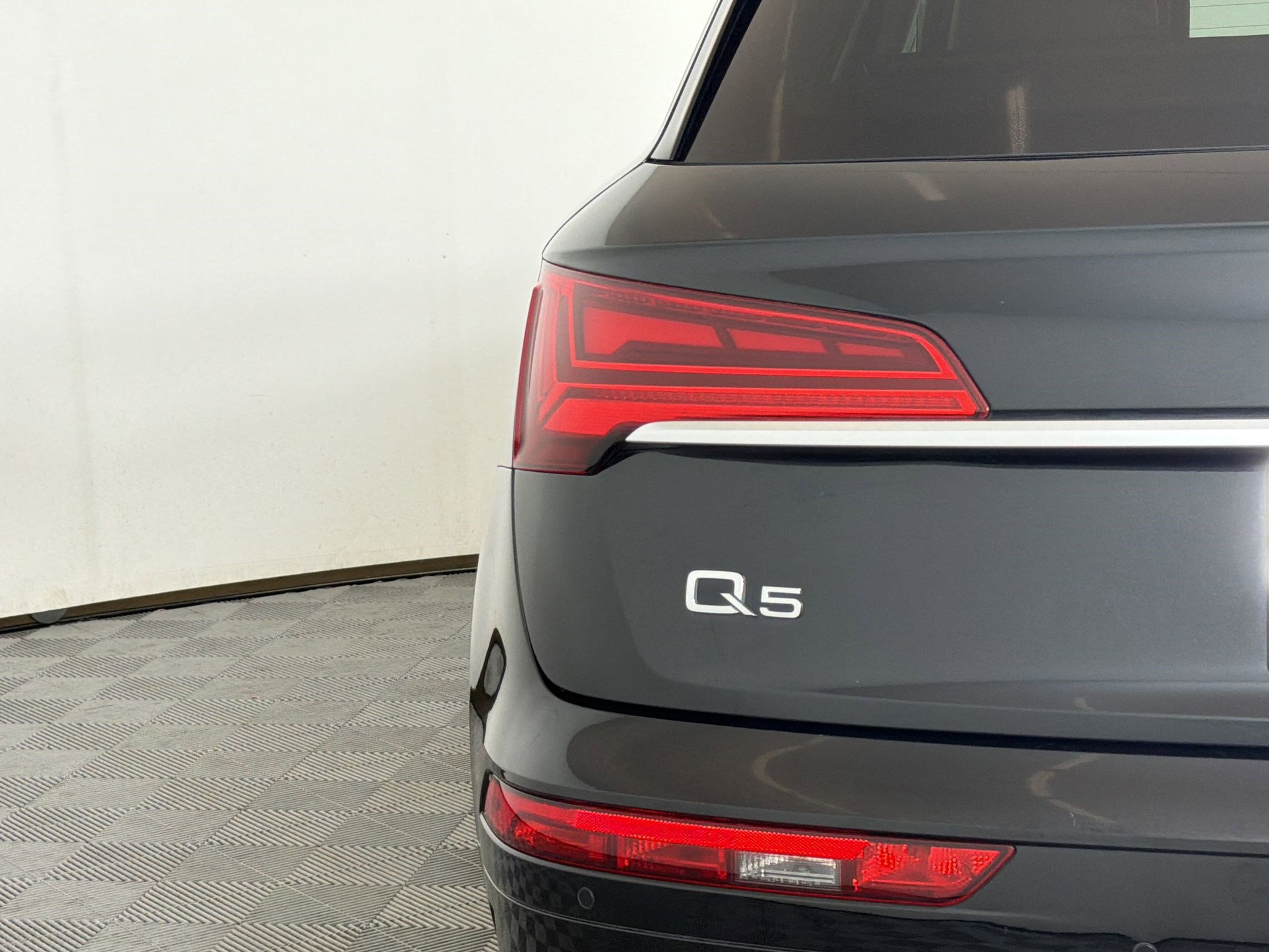Used 2023 Audi Q5 2.0T Premium Plus w/ Premium Plus Package AWD/4WD image 13