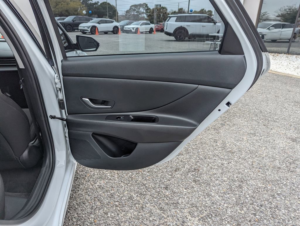 Used 2024 Hyundai Elantra SEL image 30