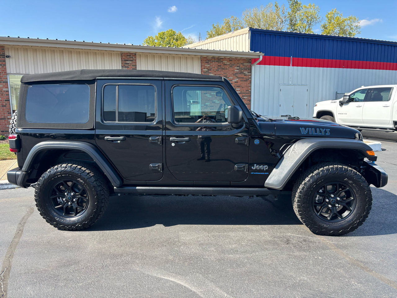 Used 2024 Jeep Wrangler Unlimited AWD/4WD image 2