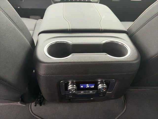 New 2026 GMC Yukon Elevation image 13