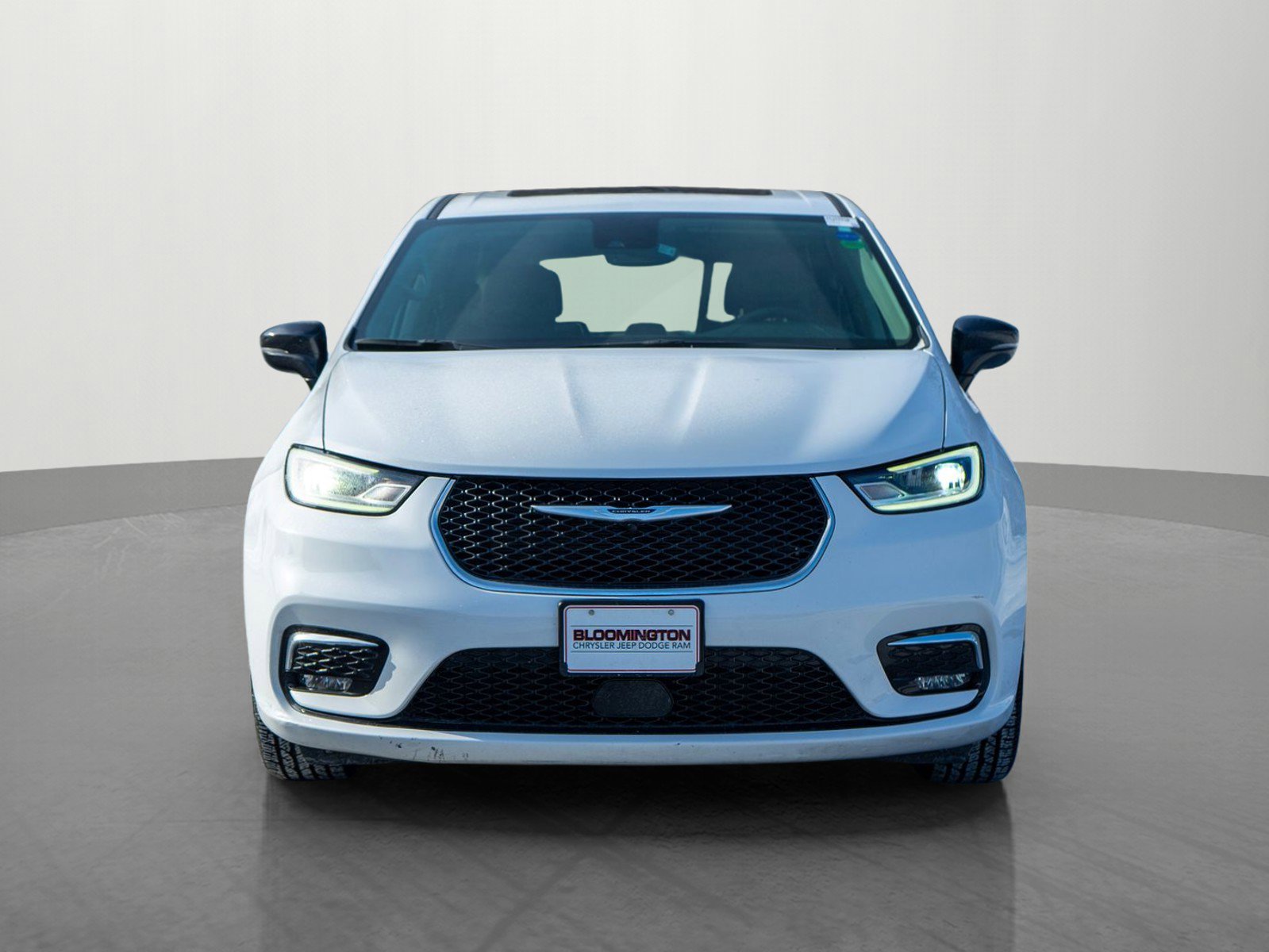 Used 2024 Chrysler Pacifica Limited image 2