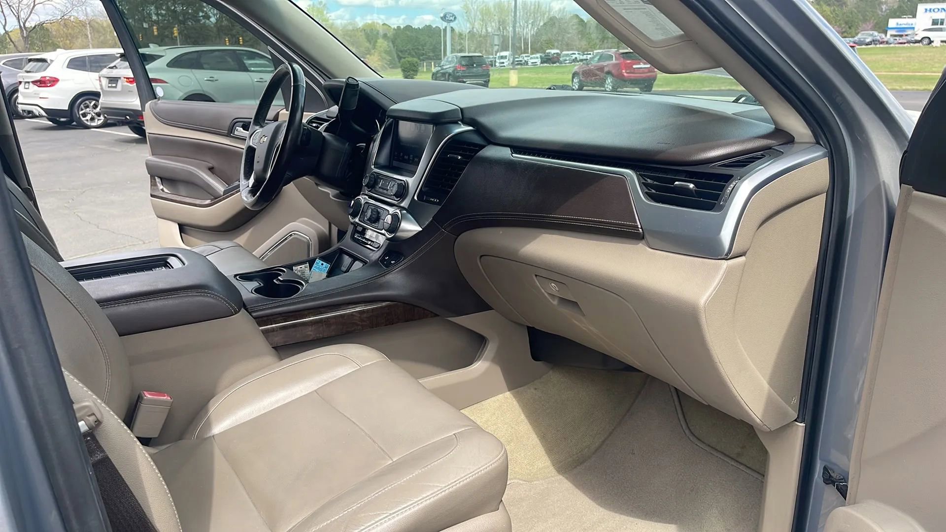 Used 2017 Chevrolet Suburban LT w/ LT Signature Package image 37