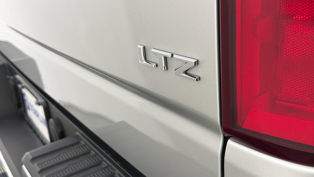 Used 2021 Chevrolet Silverado 1500 LTZ w/ LTZ Premium Package AWD/4WD image 42