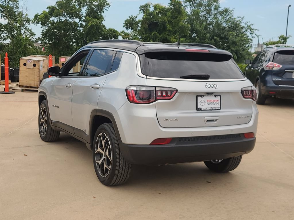 Used 2025 Jeep Compass Limited AWD/4WD image 2