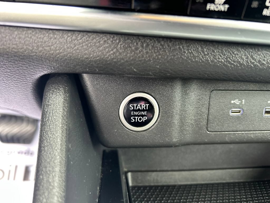 Used 2022 Nissan Rogue SV AWD/4WD image 16