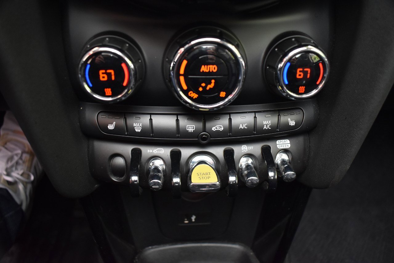 Used 2024 MINI Cooper SE FWD image 30