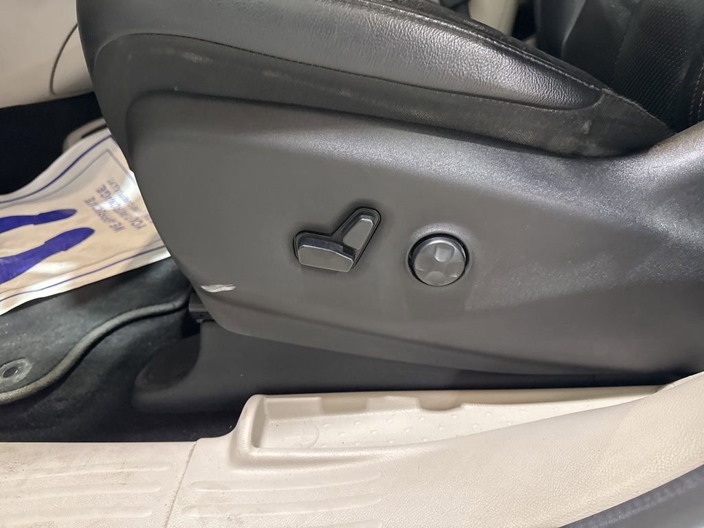 Used 2018 Chrysler Pacifica Touring-L image 14