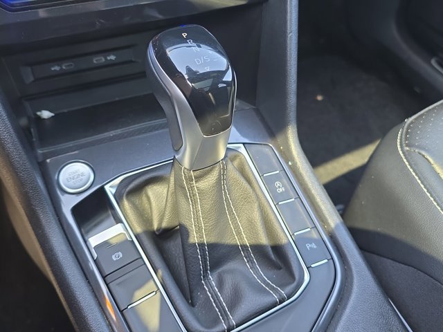 Used 2023 Volkswagen Tiguan SE R-Line image 14