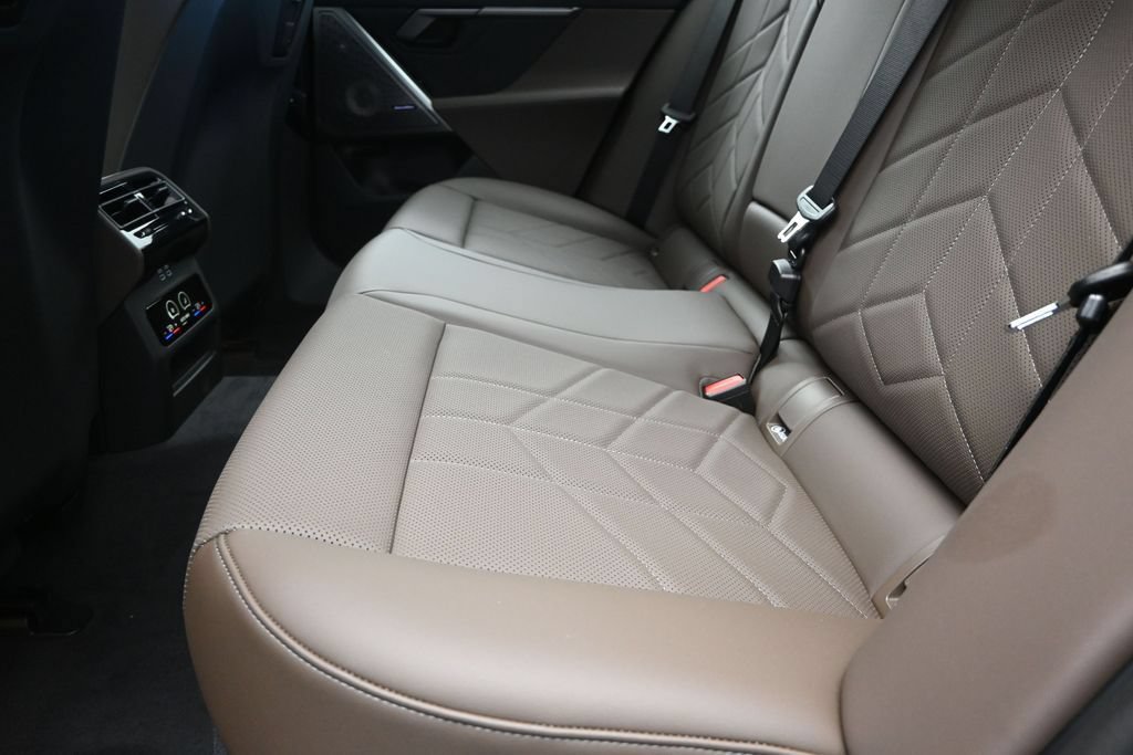 New 2027 BMW 540i xDrive w/ Executive Package AWD/4WD image 16