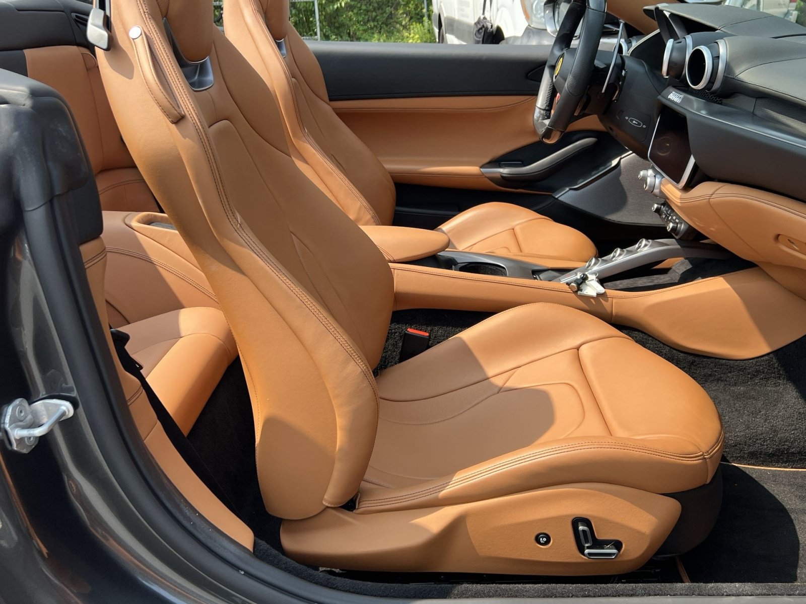 Used 2020 Ferrari Portofino RWD image 32