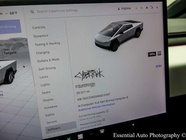 Used 2024 Tesla Cybertruck AWD Crew Cab image 33