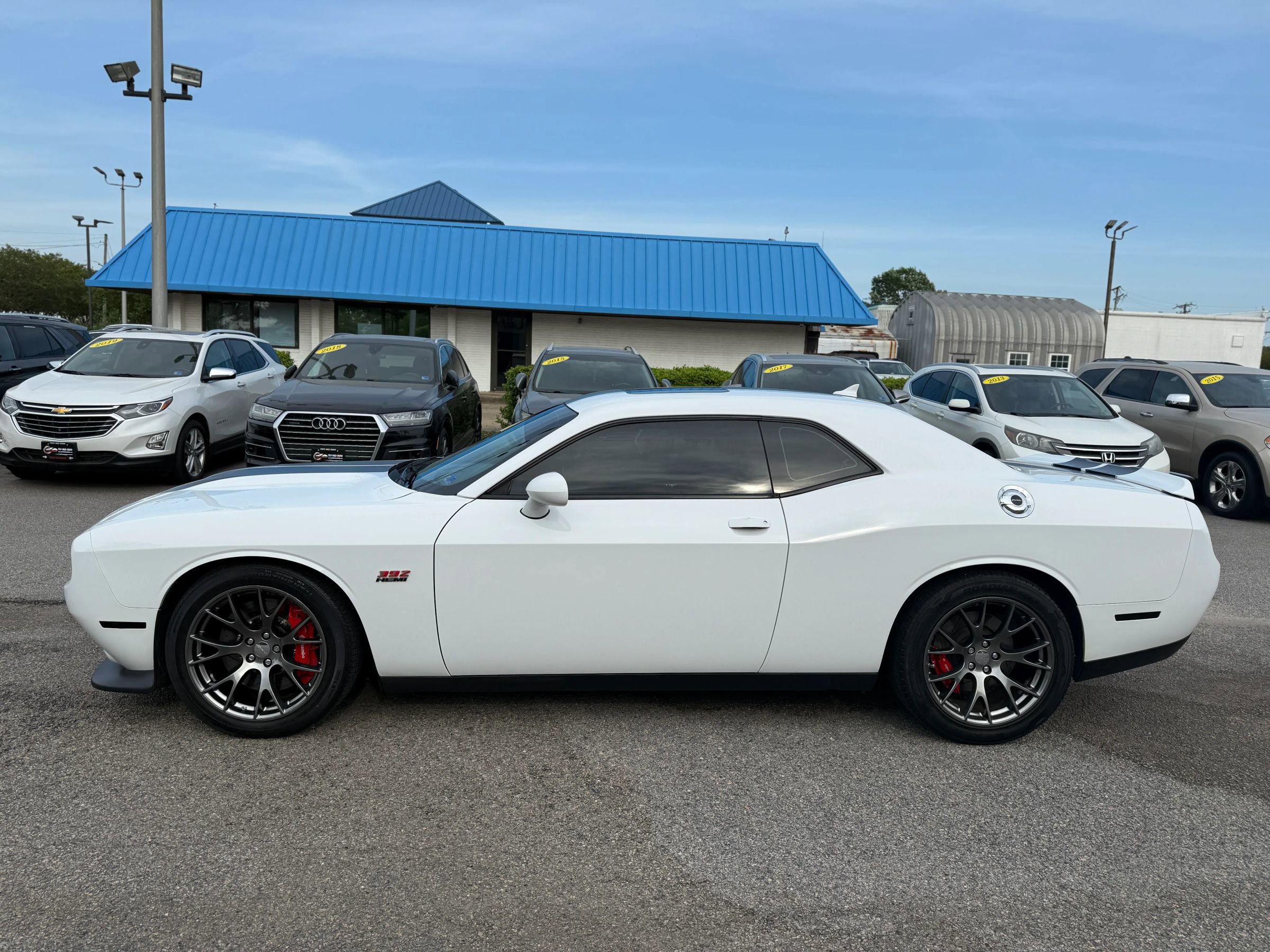Used 2015 Dodge Challenger SRT image 2